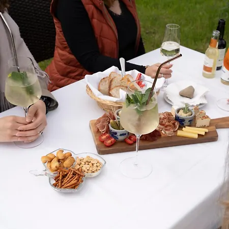 Bergblick - 3 Sterne Garni - Neueroeffnung Aeschi bei Spiez
